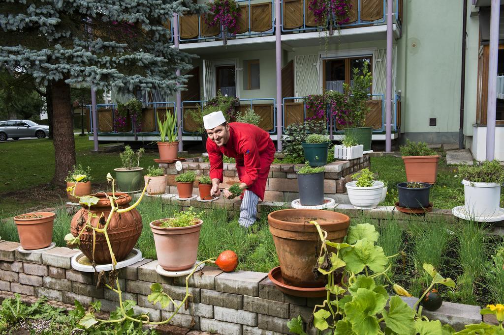 Golf-Tennis-Wellnesshotel Mori Sankt Kanzian am Klopeiner See Exterior photo